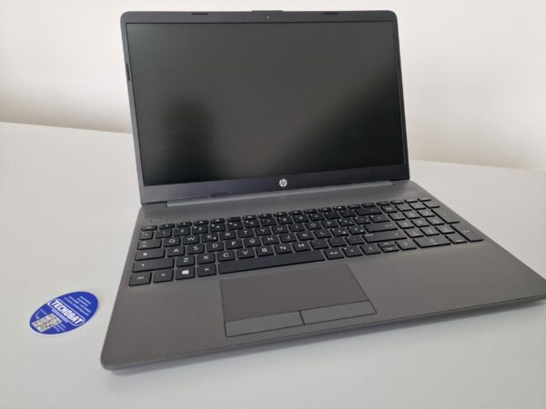 Computer portatile HP 250 G8 Celeron N4020 4Gb RAM SSD 256Gb Windows 11